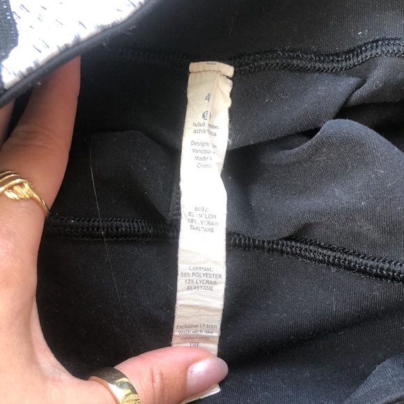Lululemon leggings size 4 - Picture 3 of 4